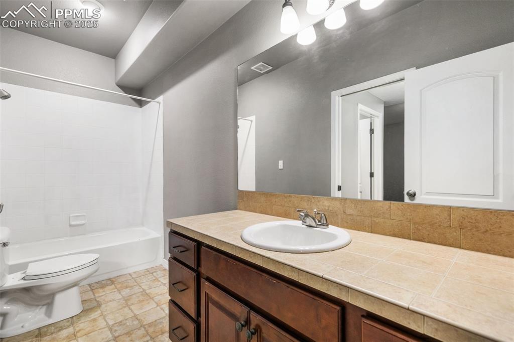 Image 38 of 46: Bathroom