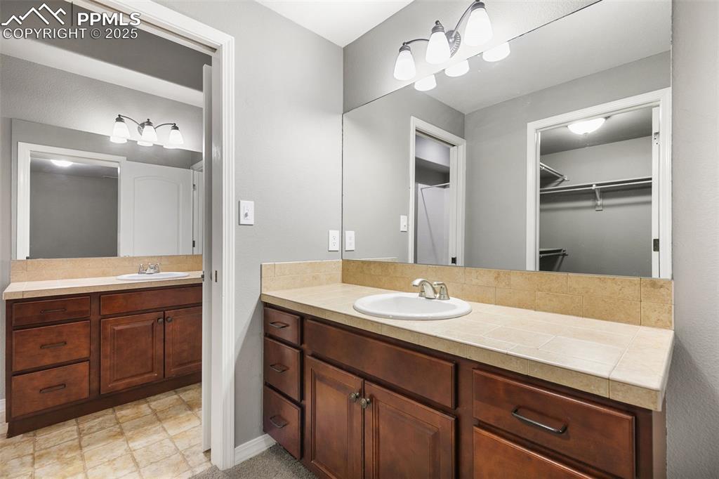 Image 41 of 46: Bathroom