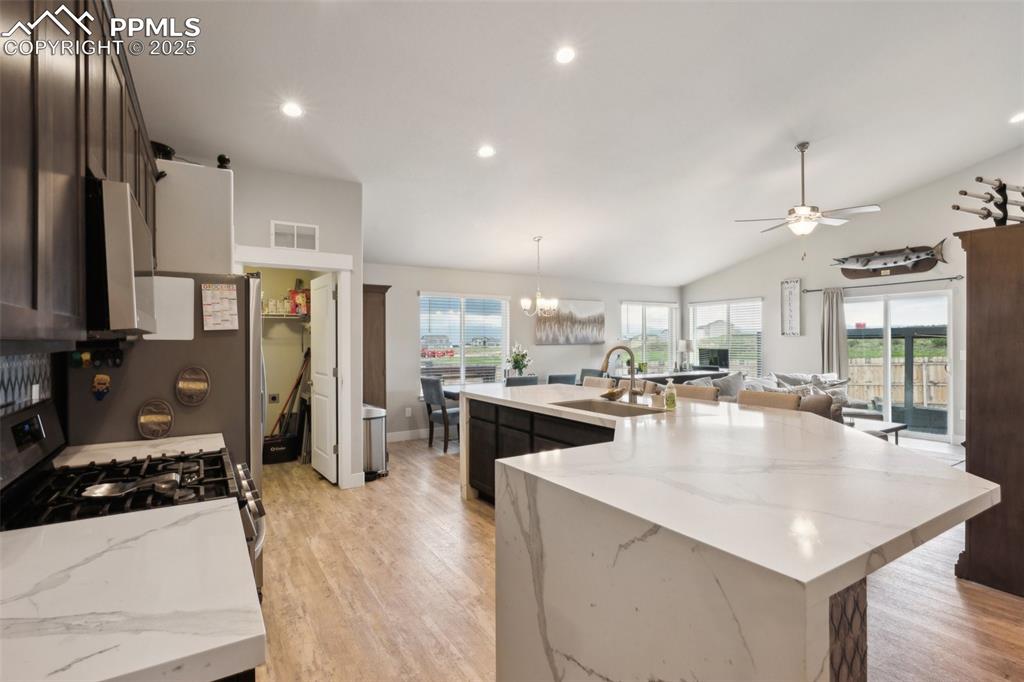 Image 16 of 43: Kitchen