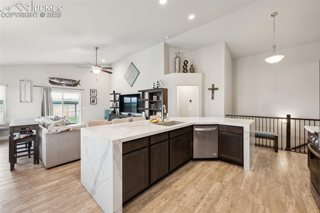 Image 3 of 43: Kitchen