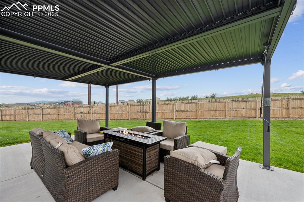 Image 37 of 43: Patio