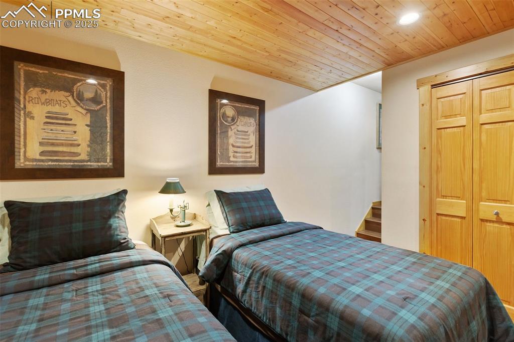 Image 30 of 46: Family Room