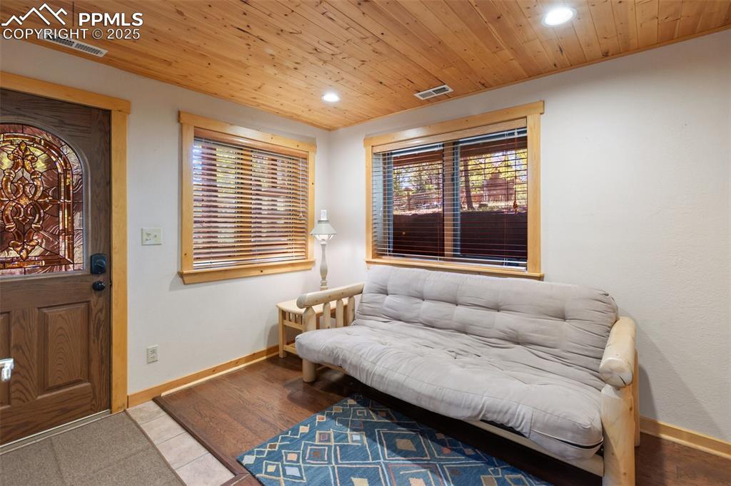 Image 33 of 46: Guest bedroom #3, and entry on the garden level.