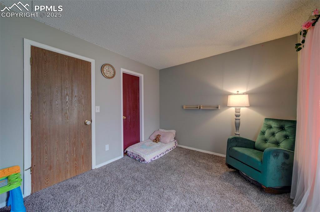 Image 11 of 18: Sitting Room
