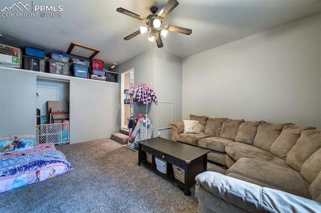 Image 14 of 18: Living Room