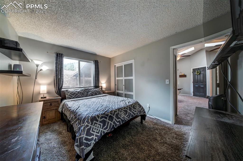 Image 8 of 18: Bedroom
