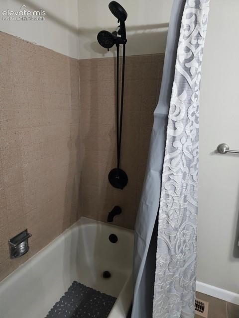 Image 18 of 26: Upper bathroom continued