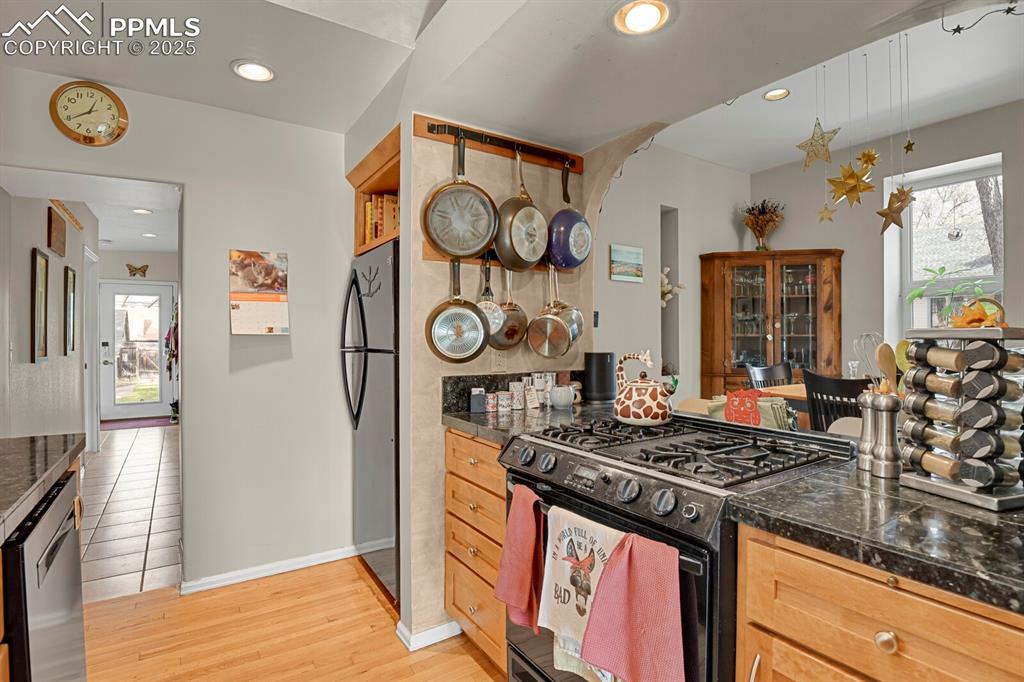 Image 11 of 34: Kitchen