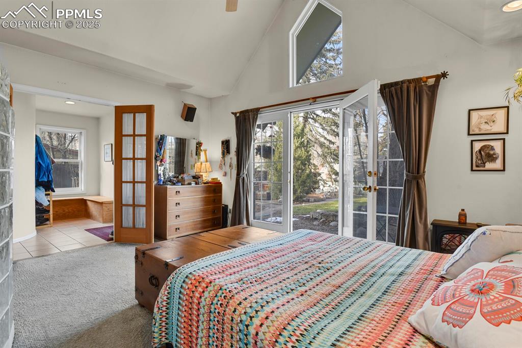 Image 16 of 34: Bedroom