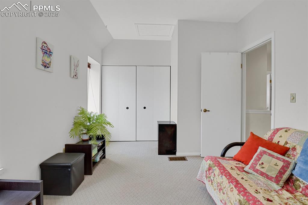 Image 26 of 34: Bedroom