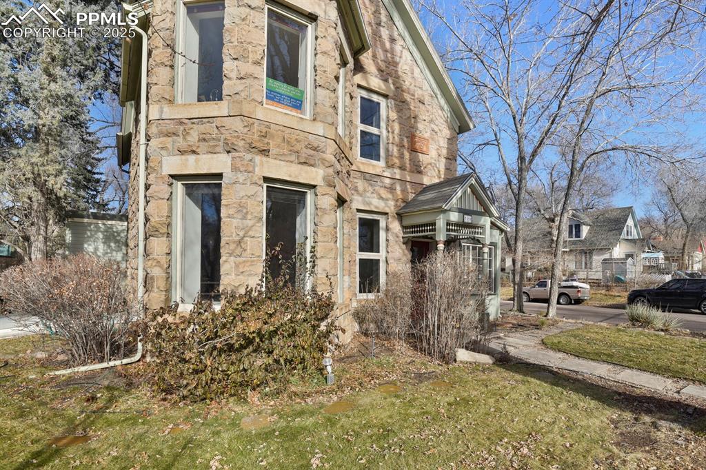 Image 5 of 34: Side of Structure