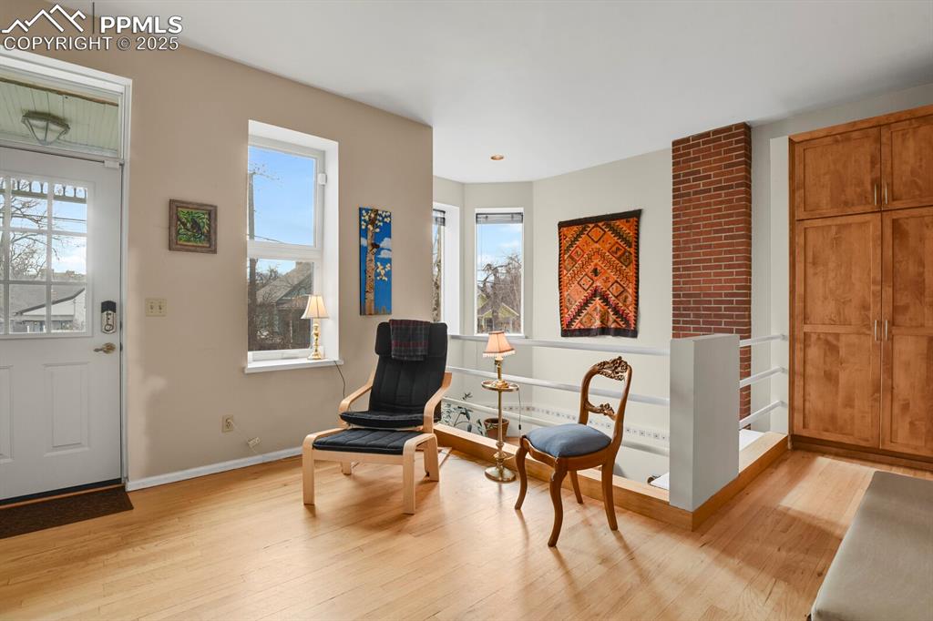 Image 7 of 34: Sitting Room