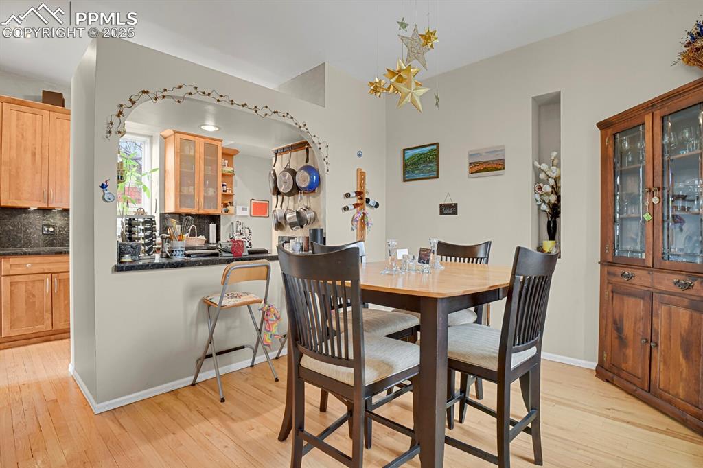 Image 8 of 34: Dining Area