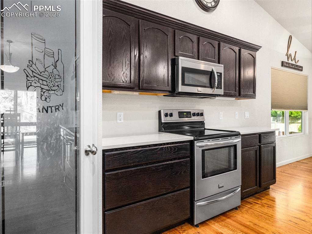 Image 13 of 44: Kitchen