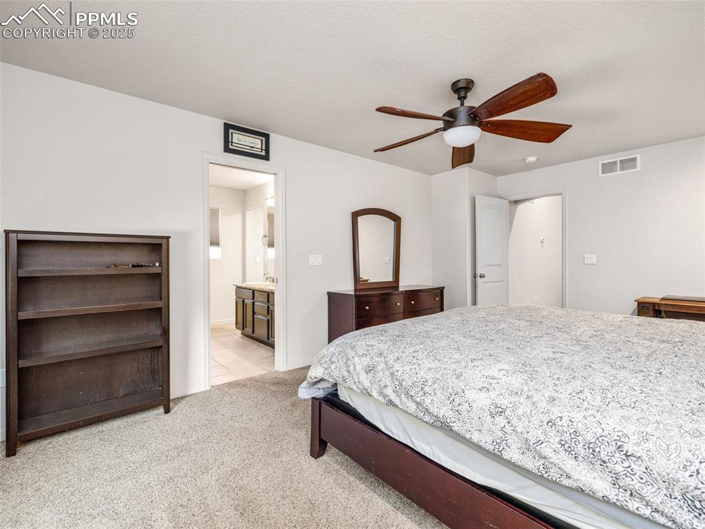 Image 17 of 44: Bedroom