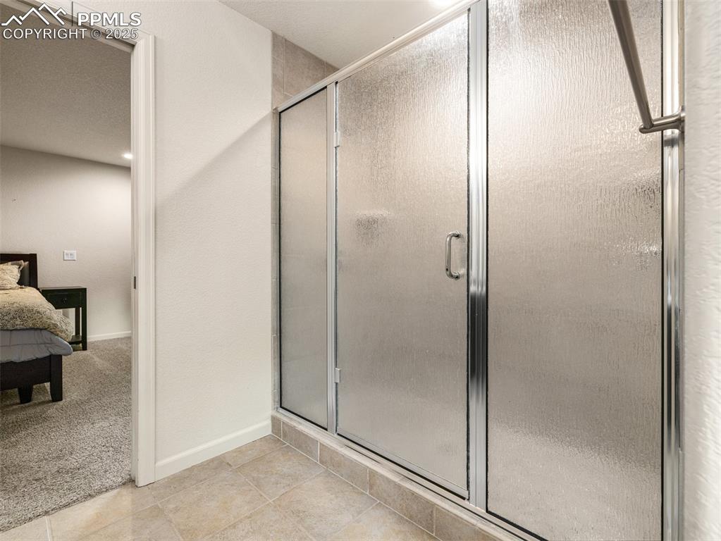 Image 19 of 44: Bathroom