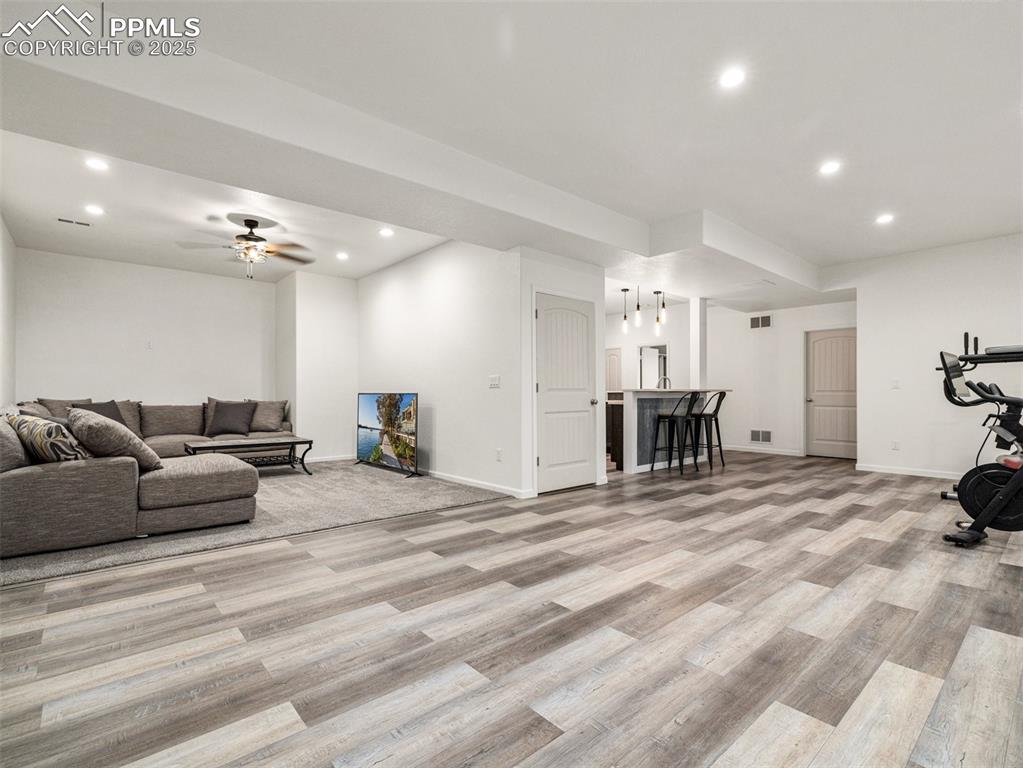 Image 21 of 44: Living Room