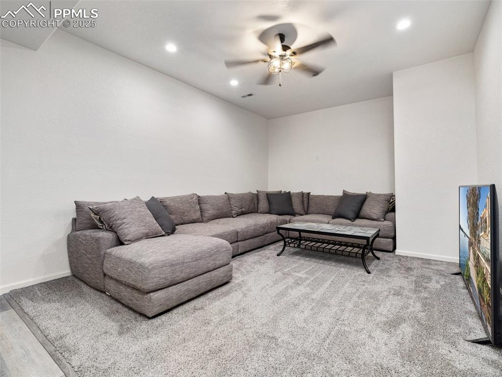 Image 22 of 44: Living Room