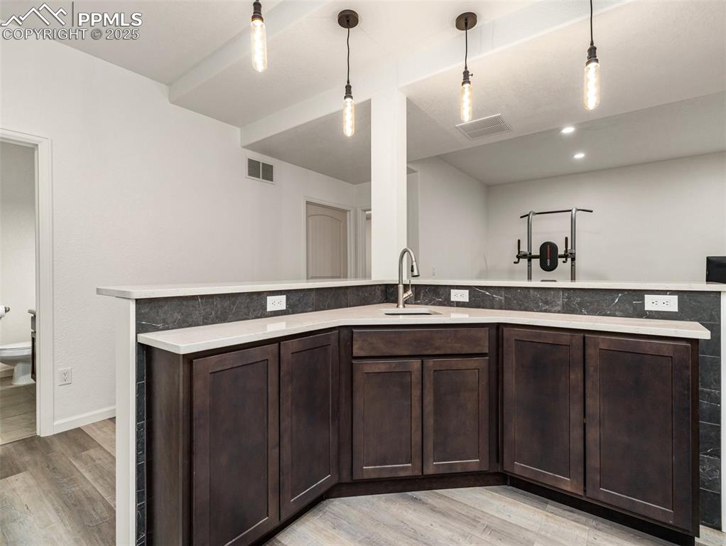 Image 27 of 44: Kitchen