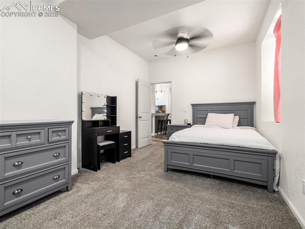 Image 29 of 44: Bedroom