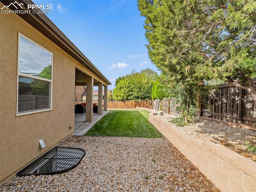 Image 39 of 44: Yard