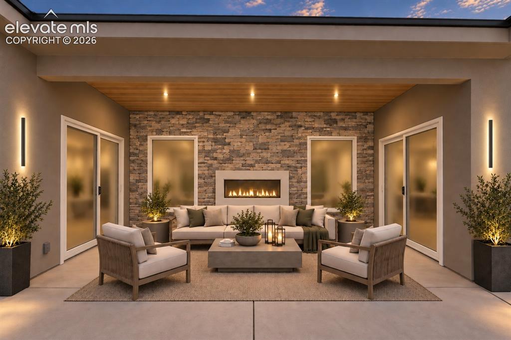 Image 10 of 11: Patio