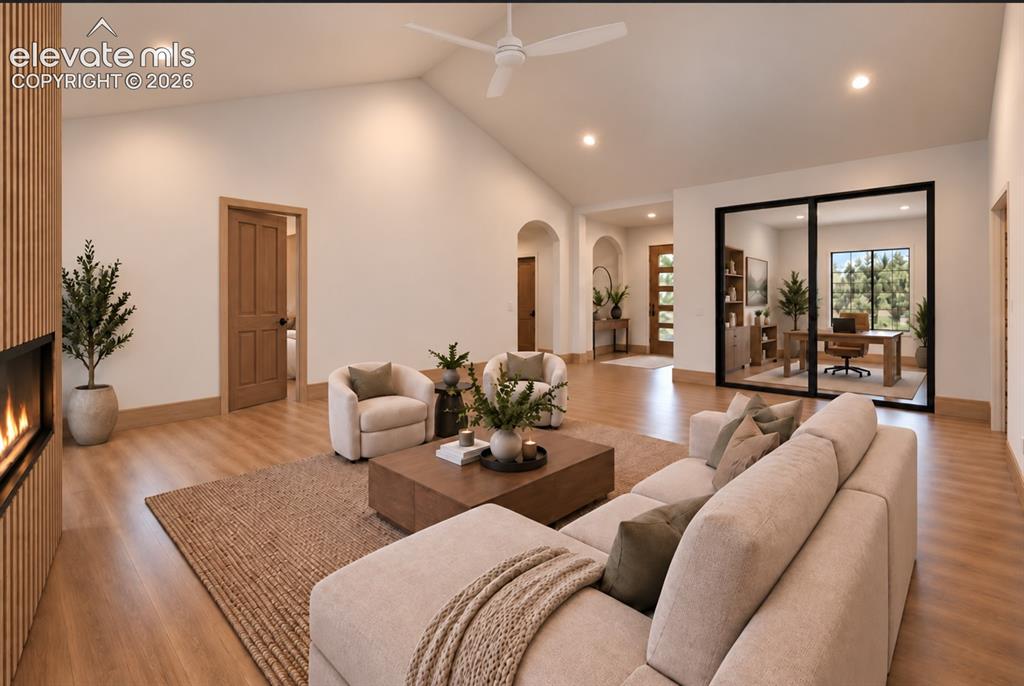 Image 4 of 11: Living Room