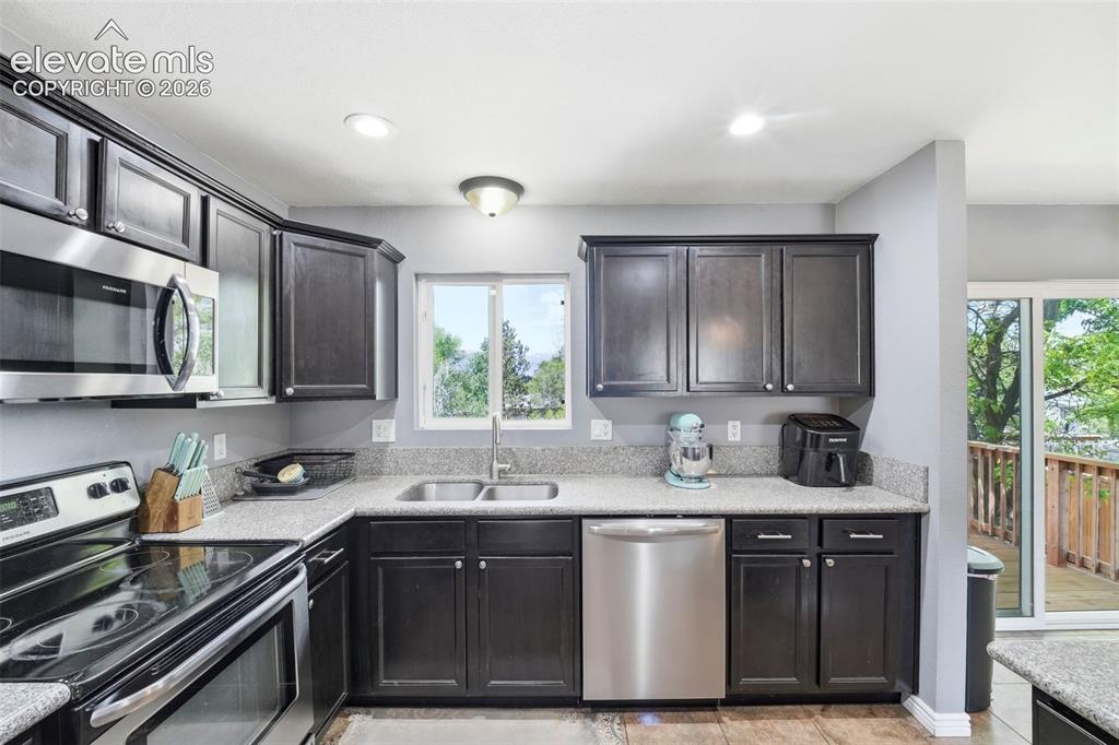Image 11 of 46: Kitchen