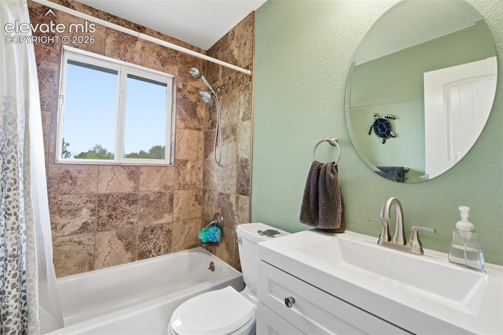 Image 16 of 46: Upper Level Full Bathroom