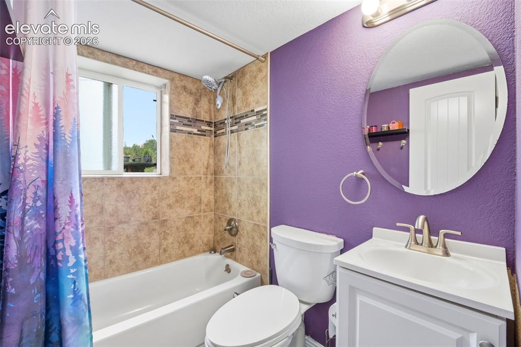 Image 22 of 46: Lower Level Full Bathroom