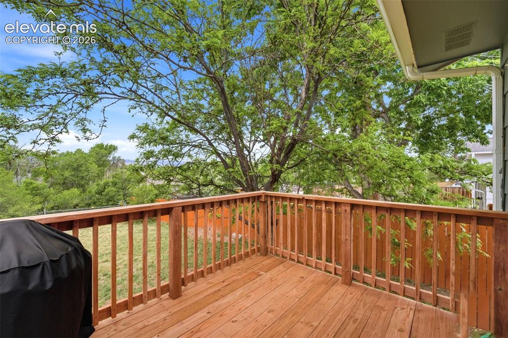Image 29 of 46: Deck