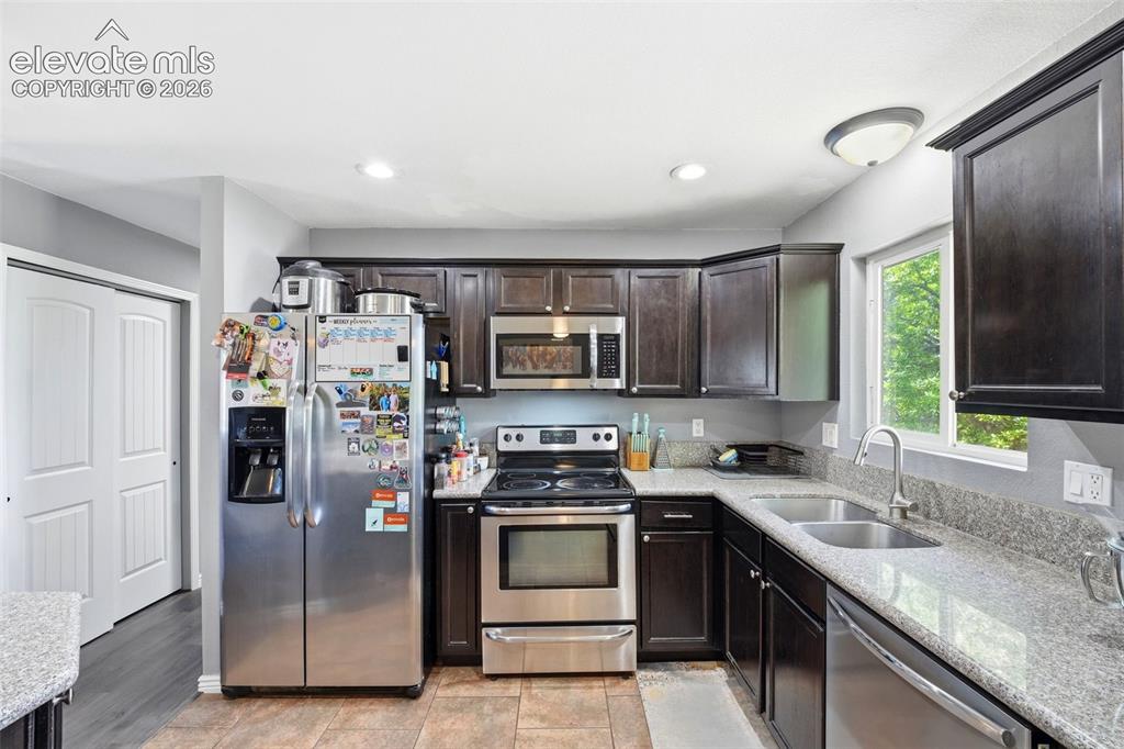 Image 9 of 46: Kitchen