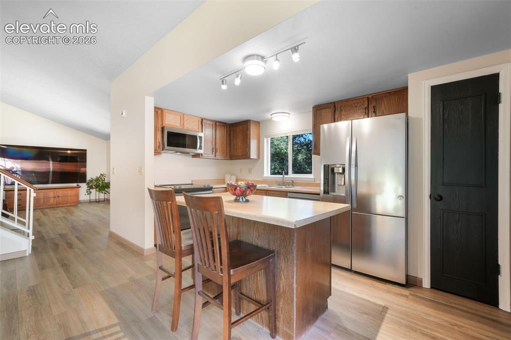 Image 12 of 50: Kitchen