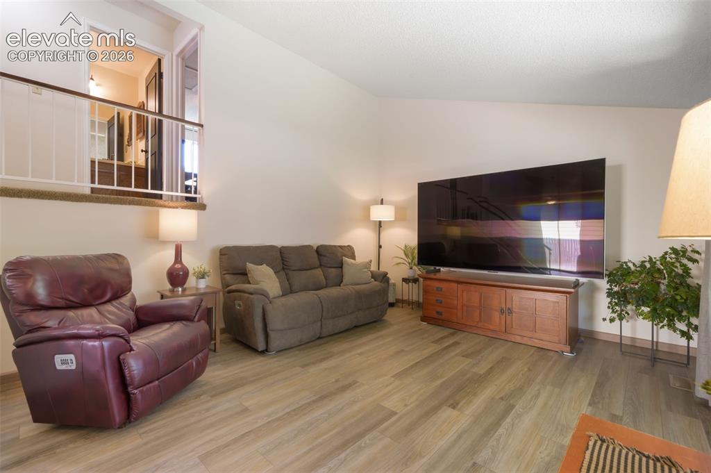 Image 6 of 50: Living Room