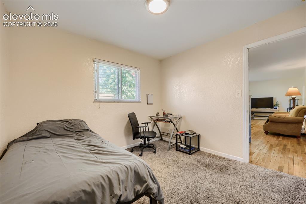 Image 19 of 28: Bedroom