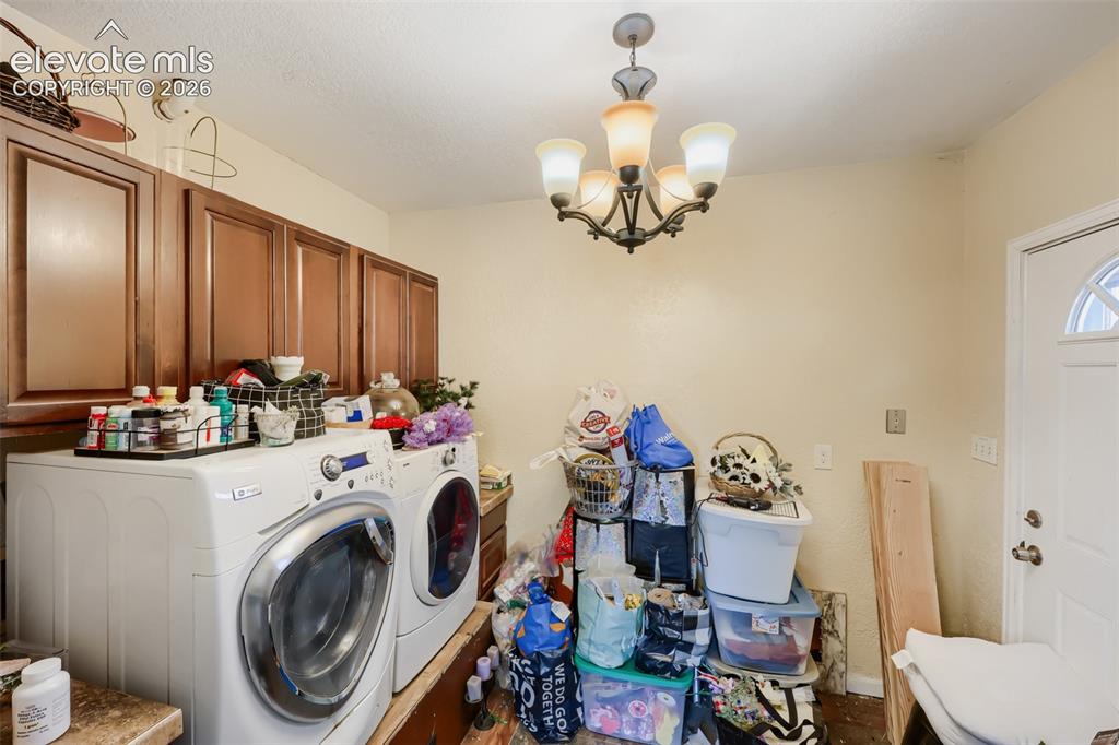 Image 22 of 28: Laundry