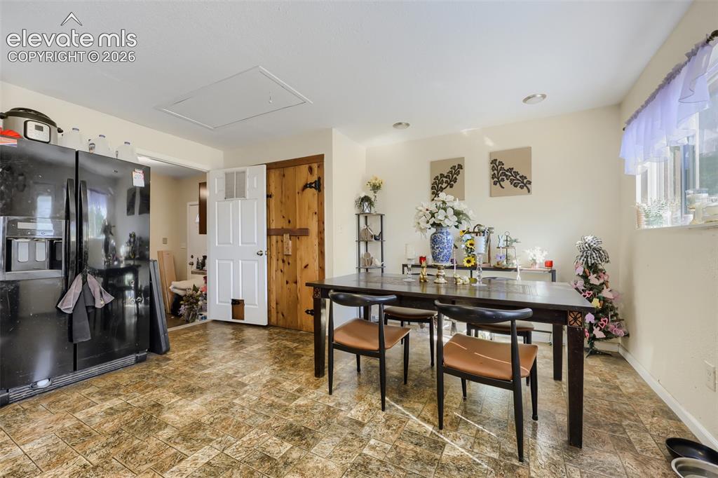Image 5 of 28: Dining Area