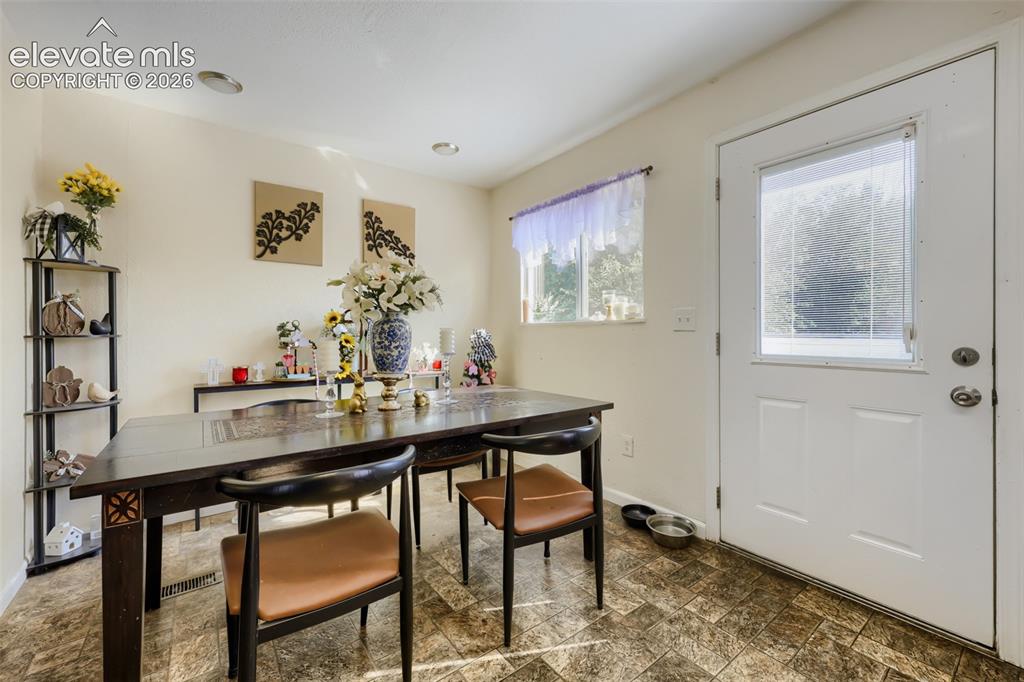 Image 6 of 28: Dining Area