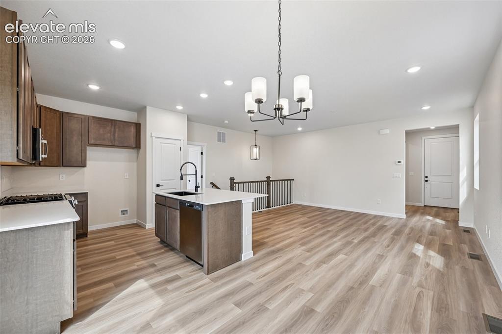 Image 13 of 49: Kitchen