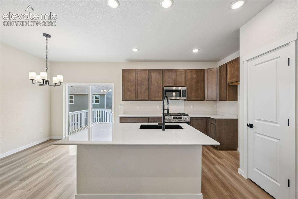 Image 16 of 49: Kitchen