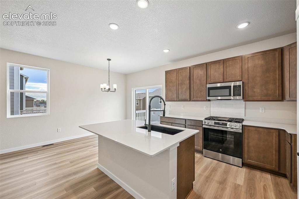 Image 17 of 49: Kitchen