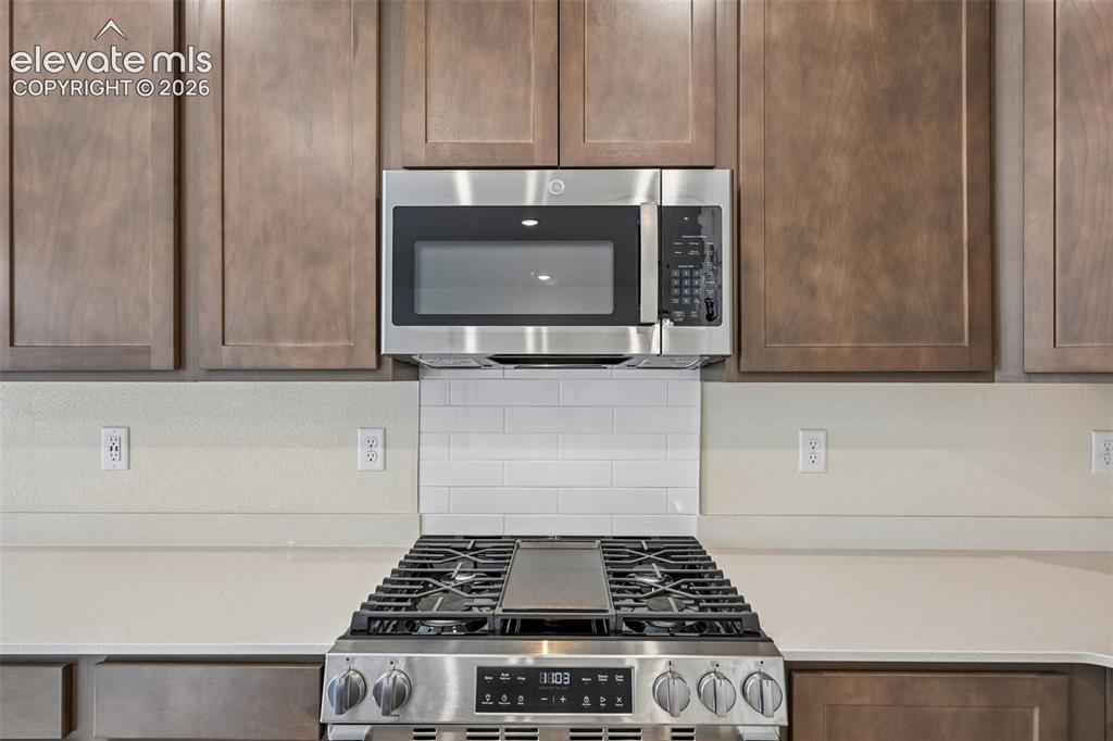 Image 20 of 49: Kitchen