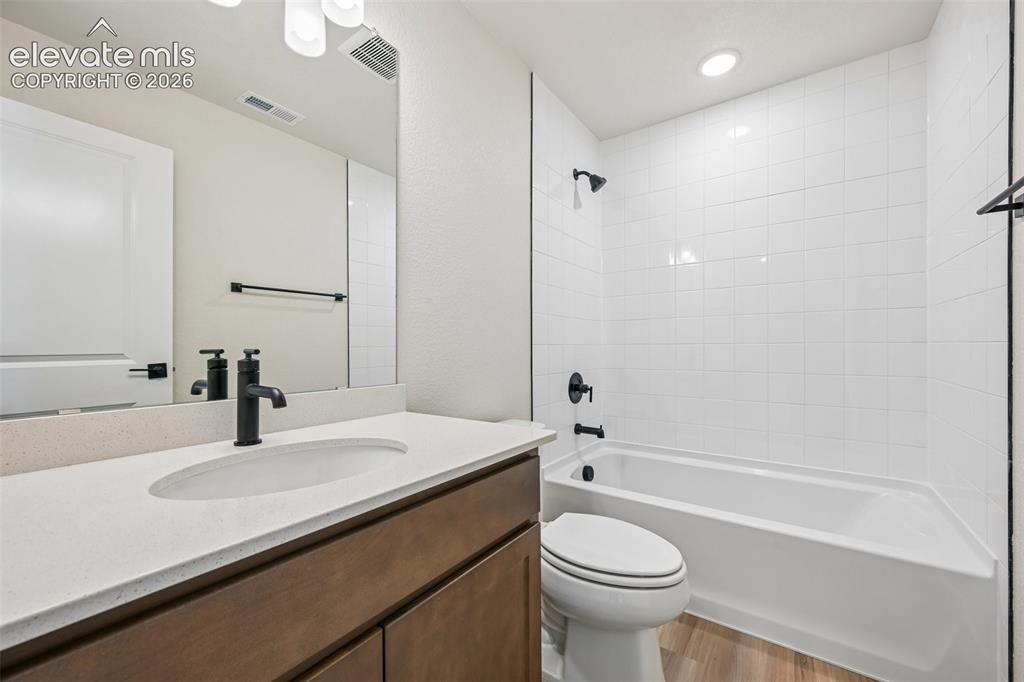 Image 39 of 49: Bathroom