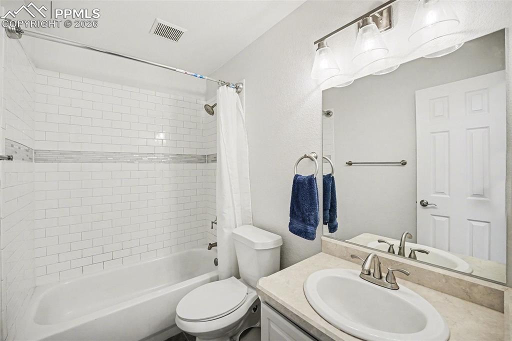 Image 14 of 38: Bathroom