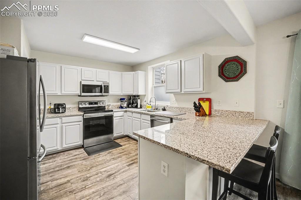 Image 7 of 38: Kitchen