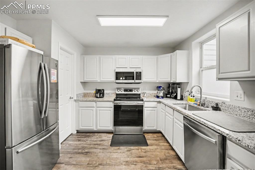 Image 9 of 38: Kitchen