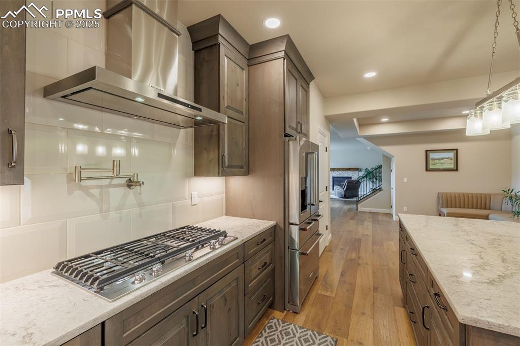 Image 12 of 50: Kitchen