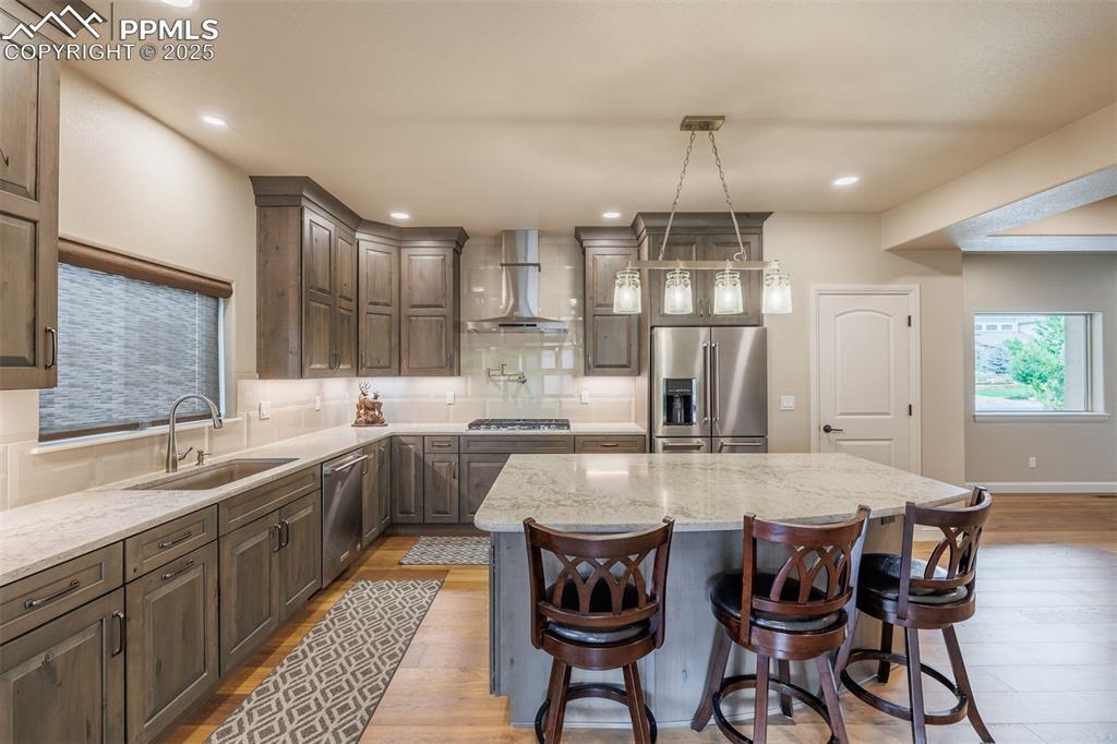 Image 13 of 50: Kitchen