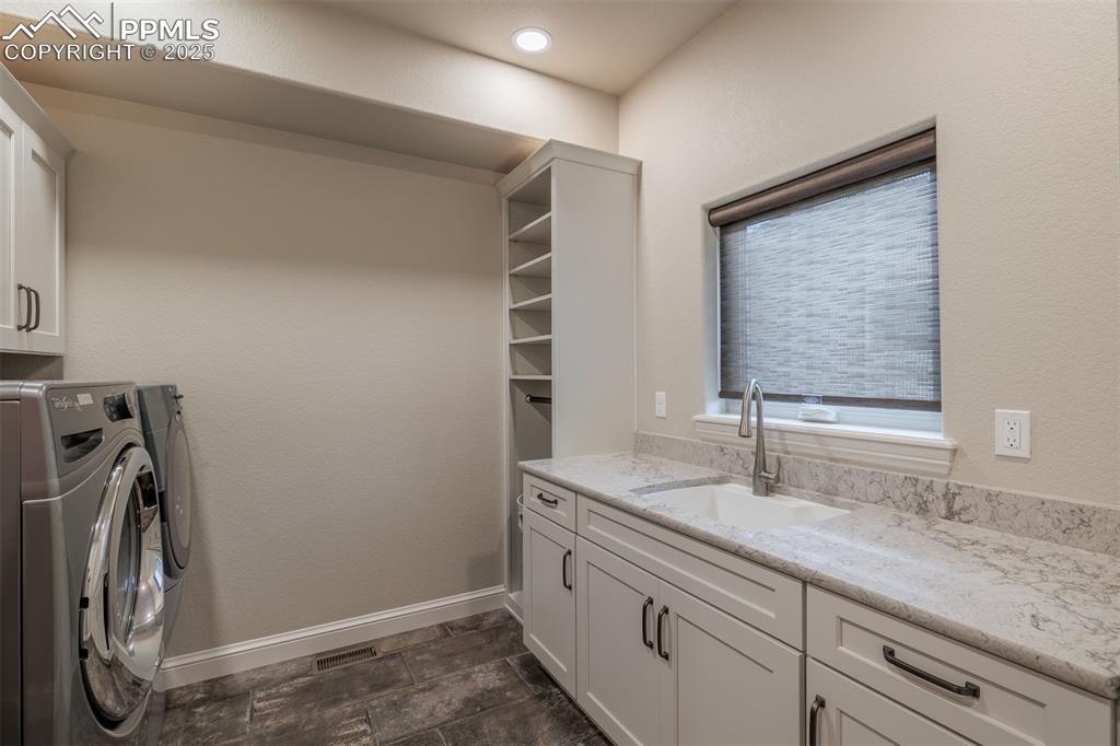 Image 19 of 50: Laundry