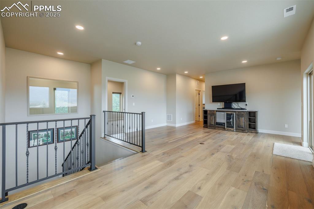 Image 25 of 50: Living Room